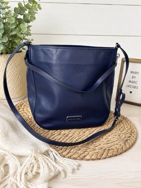 👜 MARC by Marc Jacobs Navy Blue Leather Shoulder Bag Handbag Purse 💙 Classic Des